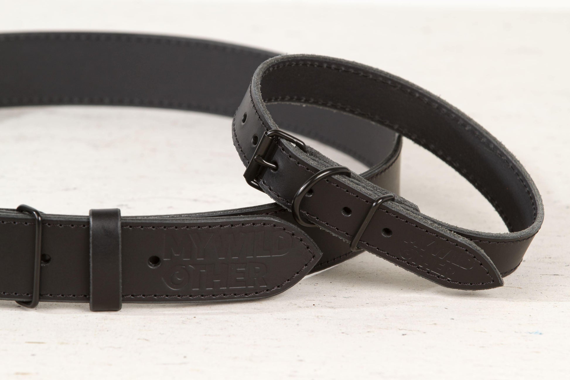 Handmade black leather dog collar - premium dog goods handmade in Europe by animalistus